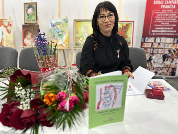 Lăcrămioara Teodorescu cochetează cu poezia de mulți ani și este profesoară de limba și literatura română