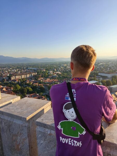 Privind spre viitor!